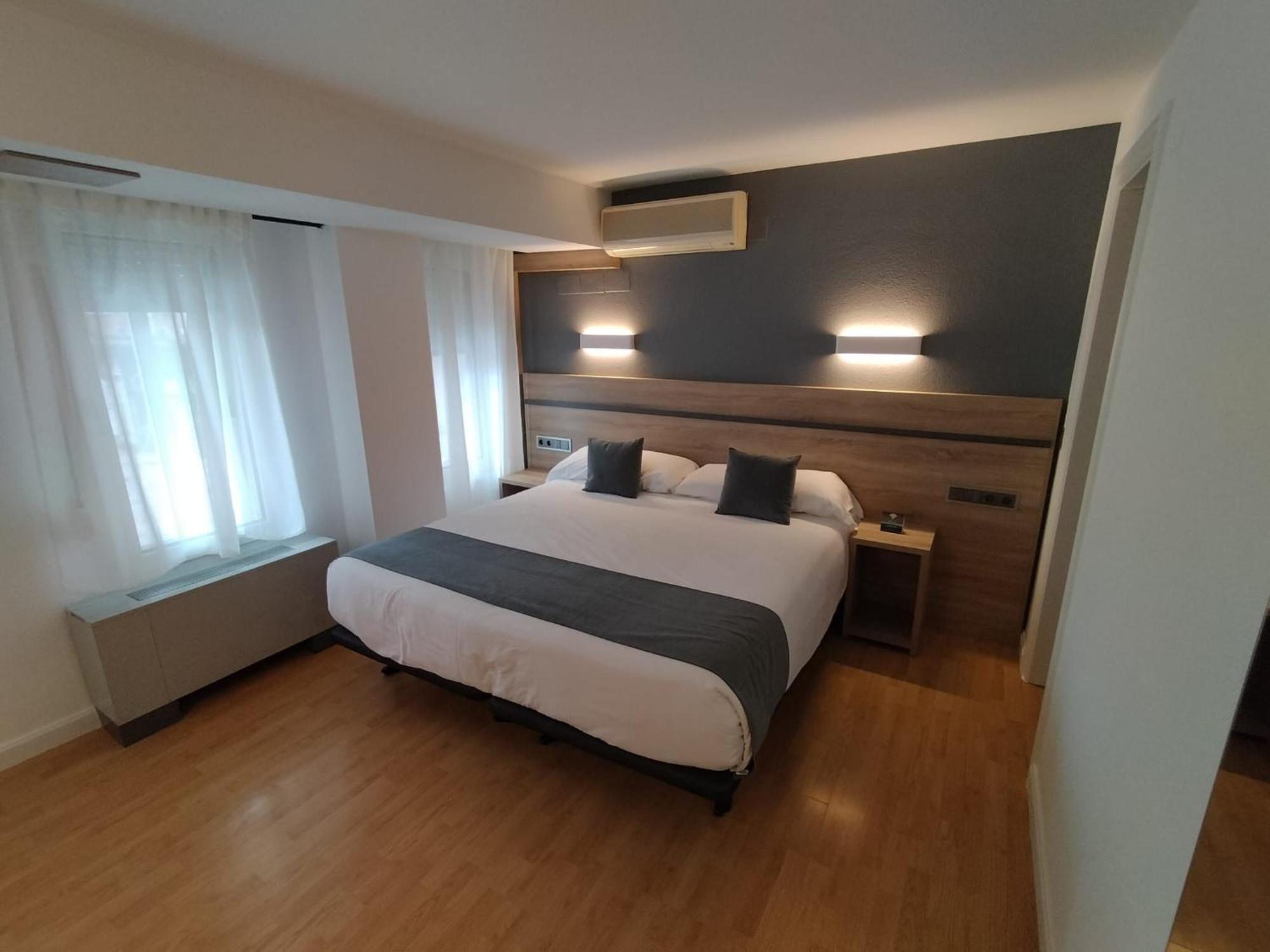 Hostal Alda Palencia Plaza ภายนอก รูปภาพ