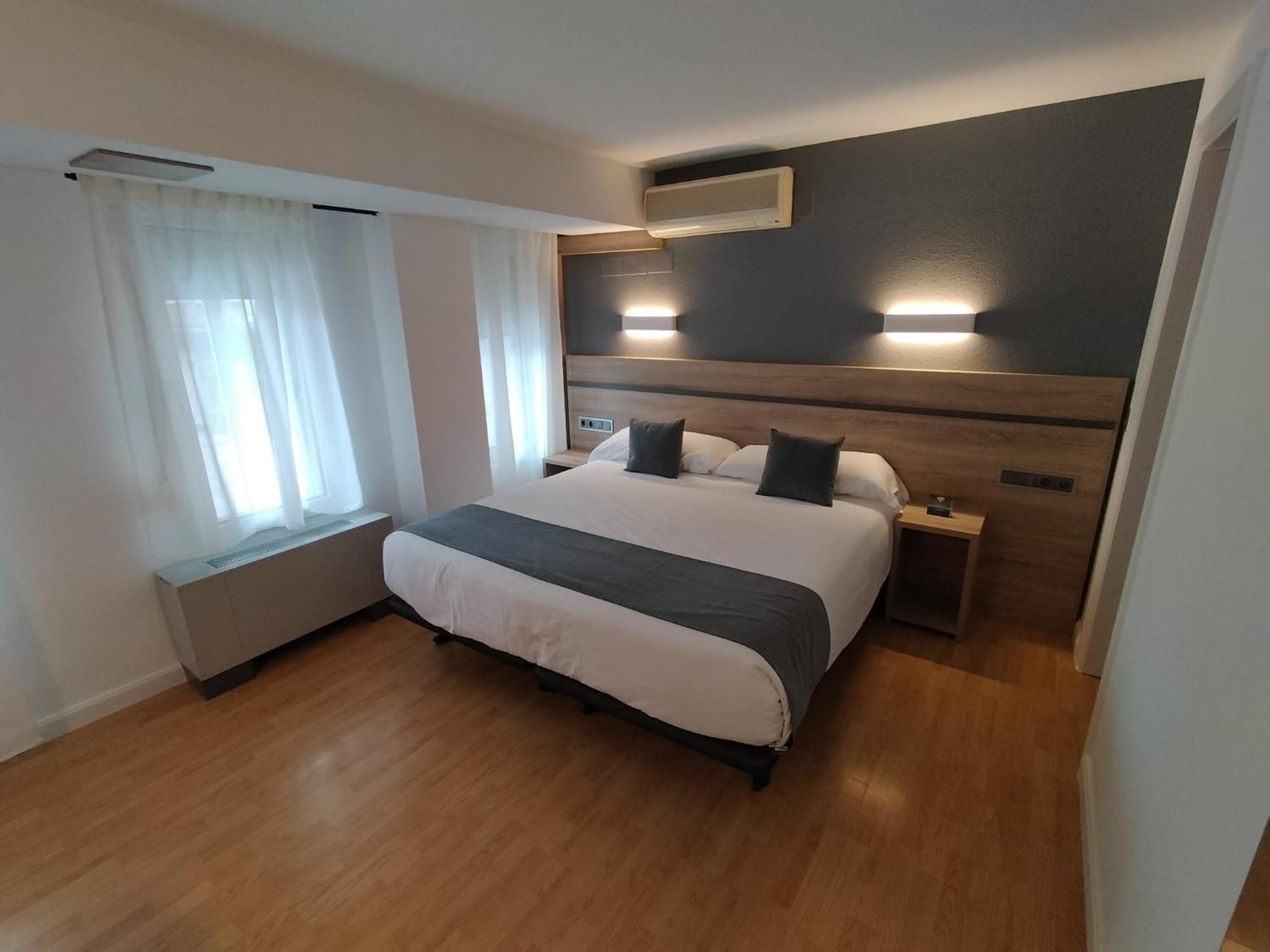 Hostal Alda Palencia Plaza ภายนอก รูปภาพ