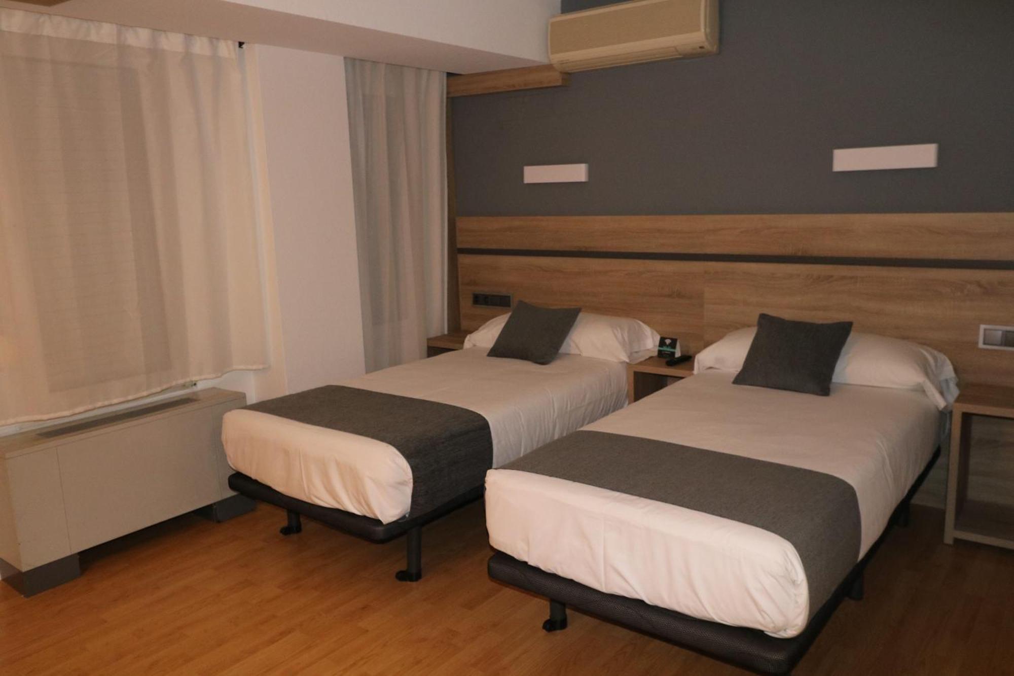 Hostal Alda Palencia Plaza ภายนอก รูปภาพ