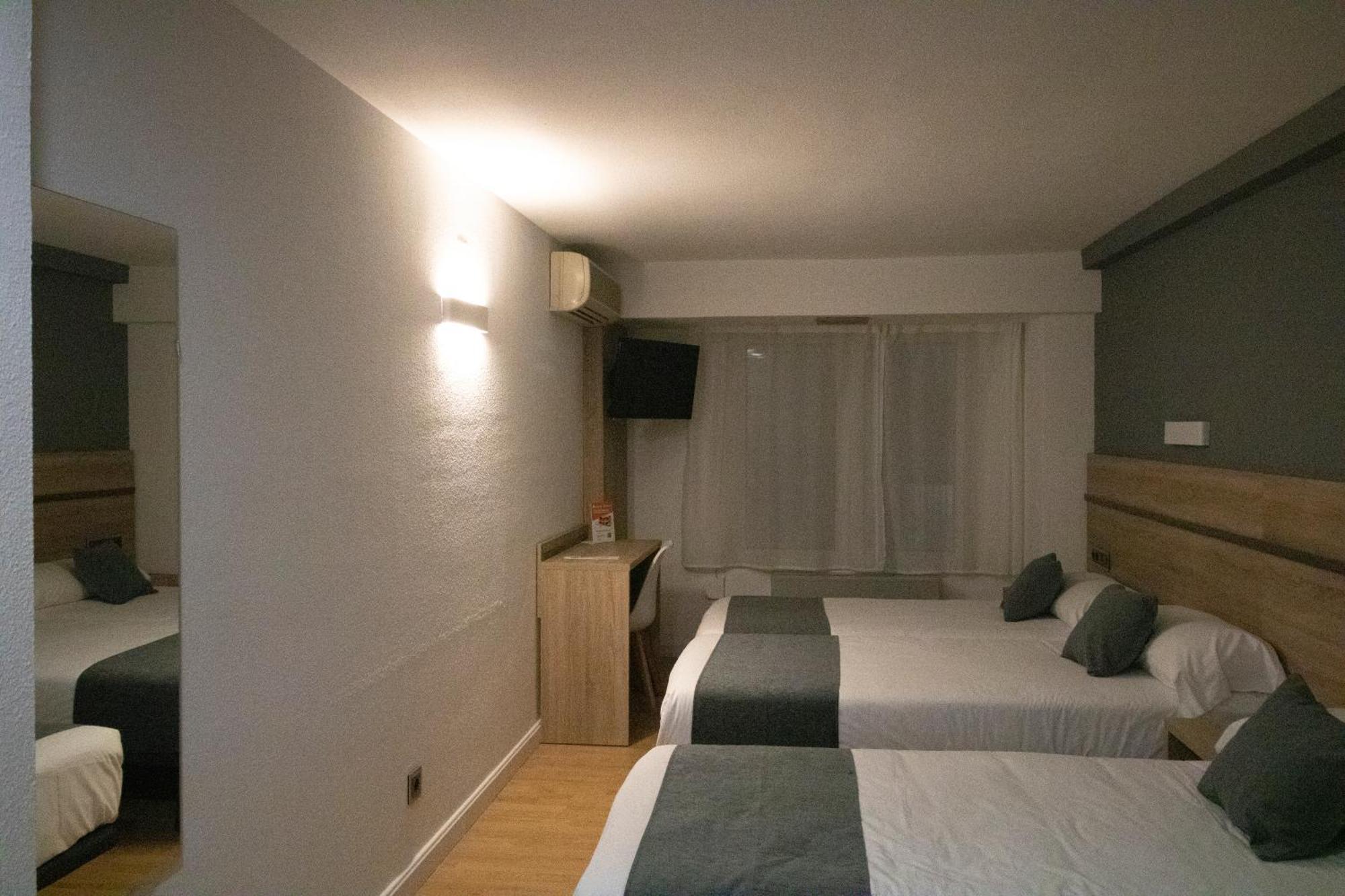 Hostal Alda Palencia Plaza ภายนอก รูปภาพ